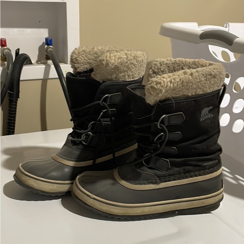 Sorel winter boots female size 7 ca/us size 5 uk
